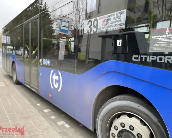 Autobus linii 39 z Piaseczna. Sprawdzam l2 rozkład jazdy, by zdążyć na czas.