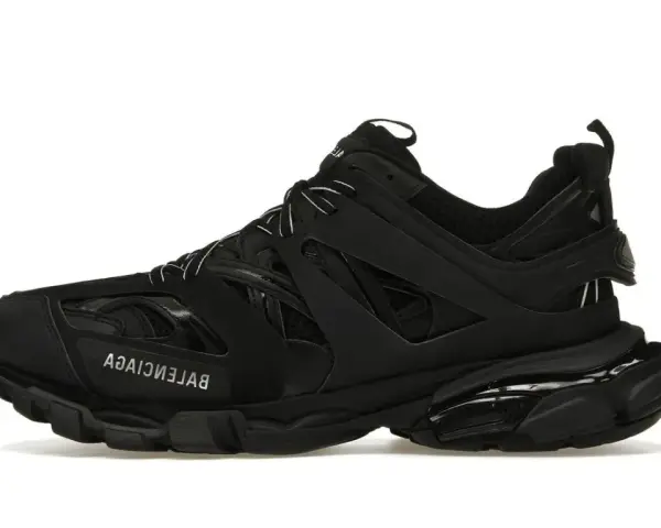 Czarne, masywne buty męskie Balenciaga Track. Wyrazisty design z widocznym logo.