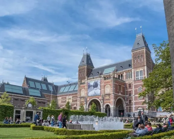 Muzeum sztuki nowoczesnej Amsterdam: Co musisz wiedzieć przed wizytą