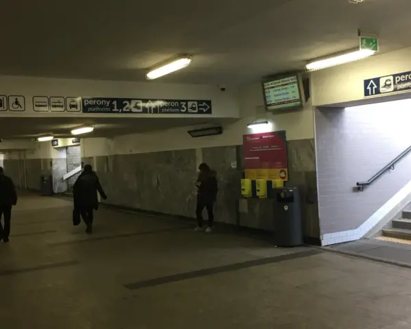 Jak dojechać na lotnisko w Gdańsku z dworca PKP - szybkie opcje transportu