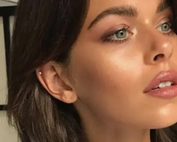Annabelle Minerals podkład rozświetlający – naturalny blask dla skóry
