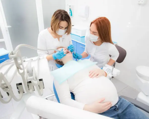Kiedy do dentysty po porodzie? Kluczowe informacje dla mam