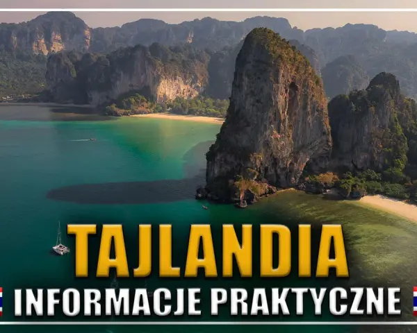 Krajobraz Tajlandii, dawniej Syjam, z turkusową wodą, łodziami i skalistymi wyspami. Informacje praktyczne.