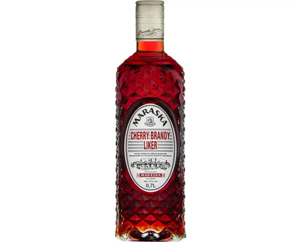 Butelka Maraska Cherry Brandy Liker, tradycyjny alkohol z Chorwacji, o intensywnym, wiśniowym kolorze.