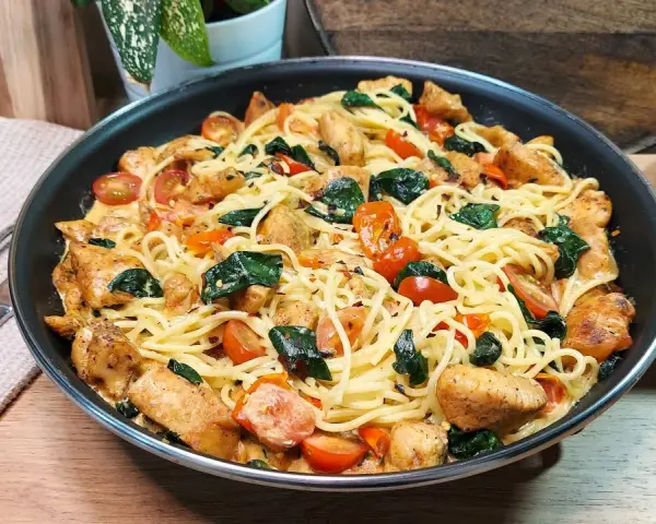 Spaghetti z kurczakiem: Przepis idealny na szybki obiad? Sprawdź!