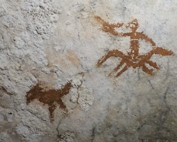 Starożytne malowidła naskalne: człowiek i zwierzę. Ciekawe ciekawostki o rysowaniu z prehistorii.