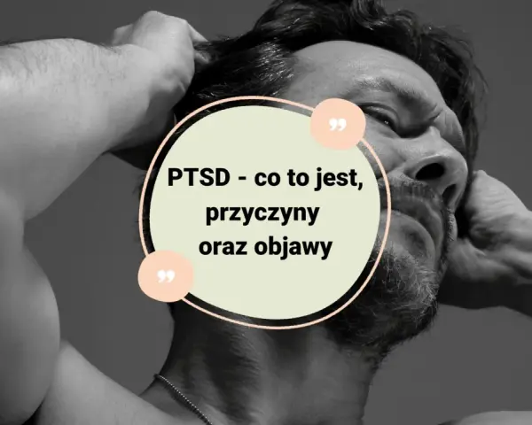 Mężczyzna z rękami we włosach, zmagający się z myślami o PTSD - co to jest, przyczyny i objawy.