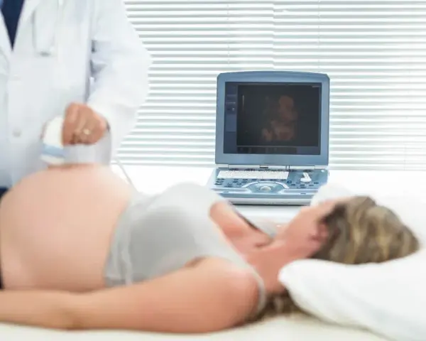 Czy badanie prenatalne jest warte wykonania? Poznaj kluczowe zalety i ryzyka