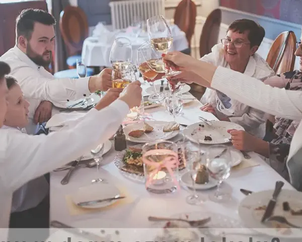 Ile kosztują chrzciny w restauracji? Zaskakujące ceny i ukryte koszty