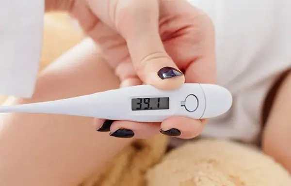 Z jaką gorączką na pogotowie? Kluczowe informacje, które ratują życie