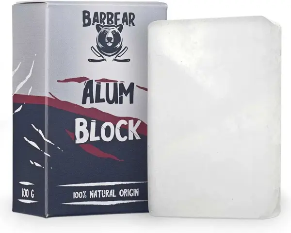 Bloque de piedra de alumbre de origen natural, ideal para el cuidado post-afeitado.