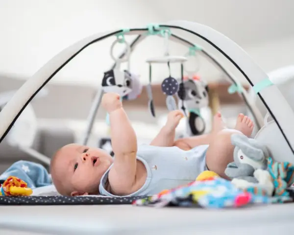 Mata sensoryczna dla dziecka: Jak wybrać i wspierać rozwój?
