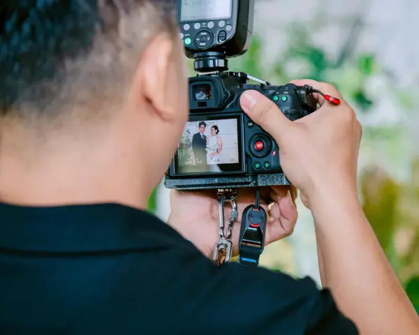 Ile czekać na zdjęcia od fotografa? Wszystko o terminach i procesie