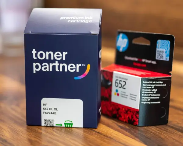 Pojemnik z tuszem do drukarki HP 652 CL XL i karton "toner partner".