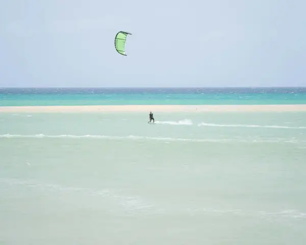 Kitesurfing w Europie: Przewodnik po najlepszych spotach