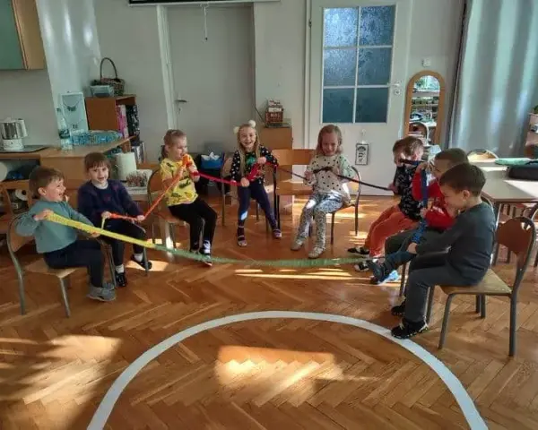 Guma sensoryczna: Jak wybrać najlepszą do terapii i zabaw grupowych