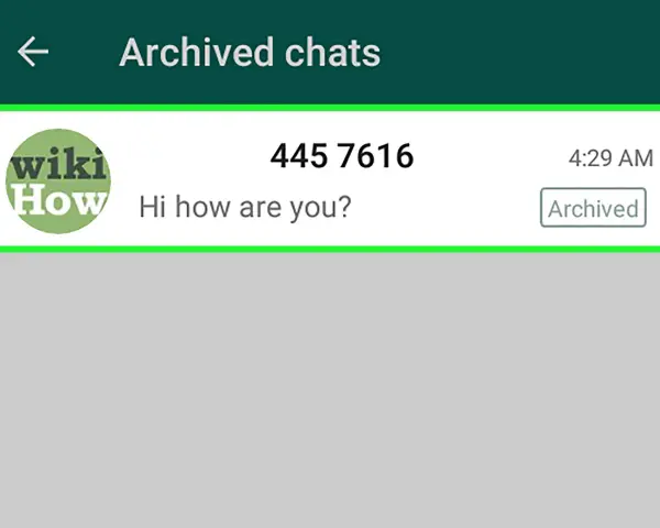 WhatsApp: Archivierte Chats mit WikiHow-Logo und Nachricht.