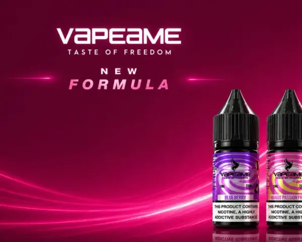 Dos botellas de mi pod VAPEAME, sabor Blueberry y Mango Passion Fruit, con el lema "New Formula".