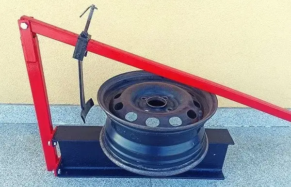 Jak bezpiecznie przeciąć oponę? Narzędzia, kroki, utylizacja DIY.