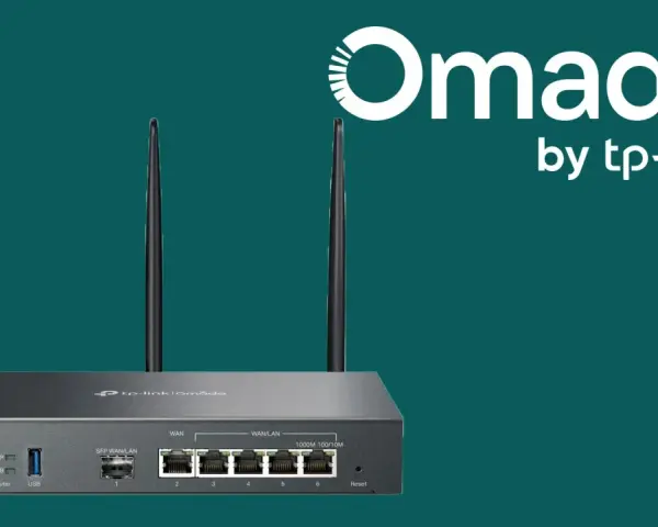 TP-Link Omada ER706W router med tre antenner. En del av Omada-serien från TP-Link.