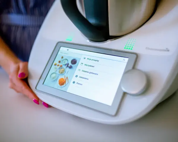 Bezpieczny transport Thermomixa: tryb transportu, auto, samolot
