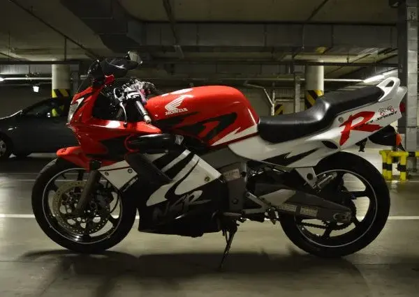 Pojemność baku Honda NSR 125 - co musisz wiedzieć przed zakupem