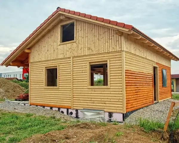 Ocieplenie domu drewnianego styropianem – czy to naprawdę możliwe?