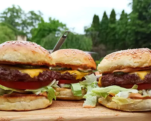 Jak wygląda idealny hamburger? Sekrety mistrzów i błędy do uniknięcia