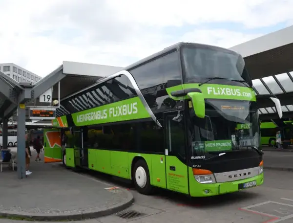 Autobusem po Polsce i Europie: Jak kupić bilety i gdzie jechać?