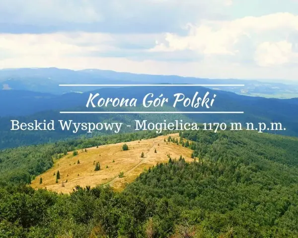 Widok na górzysty krajobraz Beskidu Wyspowego z połoniną i lasami.