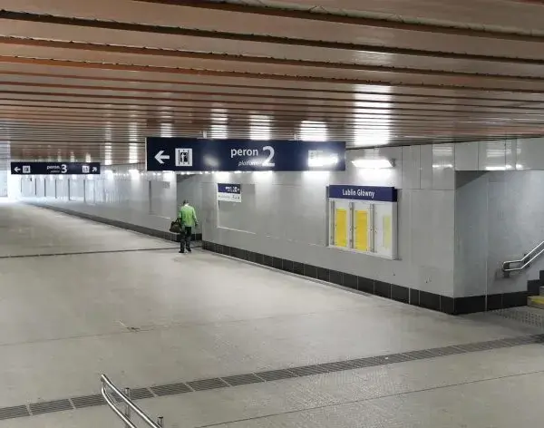 Twój pociąg odjeżdża? Znajdź peron i tor w 30 sekund!