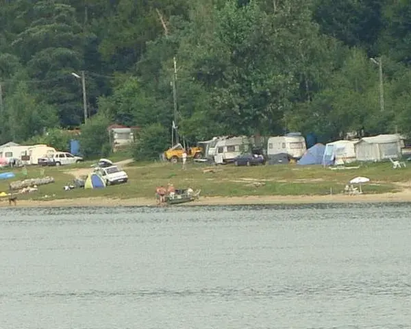 Kempingi nad jeziorem Rożnowskim - najlepsze miejsca na wypoczynek