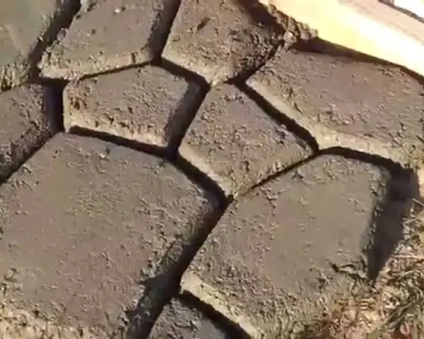 Jak zrobić chodnik z formy do betonu - proste kroki i porady