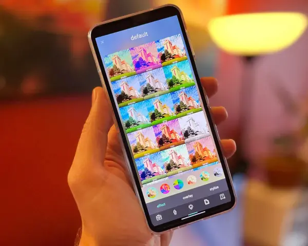Darmowy program do obróbki zdjęć na telefon pokazuje wiele filtrów dla zamku.