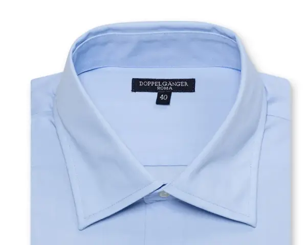 Camicia azzurra con colletto kent, taglia 40, marca Doppelgänger Roma.