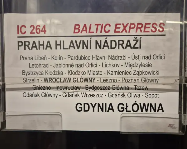 Rozkład jazdy pociągu IC 264 Baltic Express z Gdańska do Pragi, z licznymi przystankami po drodze.