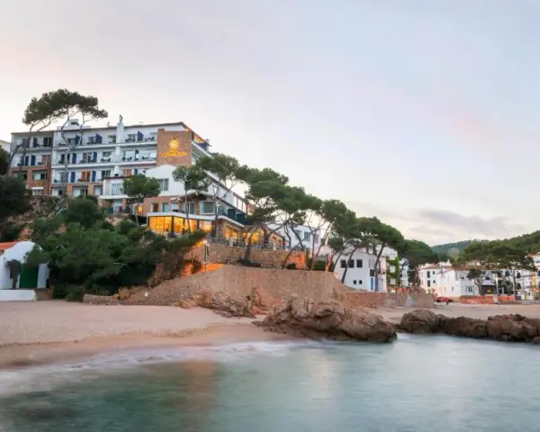 Hotel Hostalillo Tamariu: Vistas al mar y relax único en Costa Brava