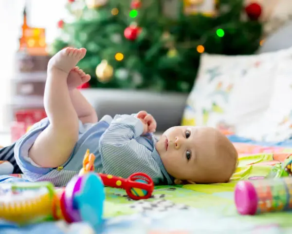 Przytulanka sensoryczna od kiedy? Poznaj korzyści dla noworodka