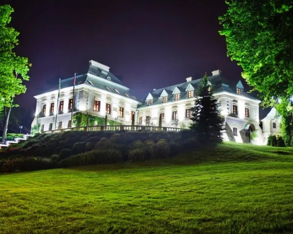 Najpiękniejsze dworki nad Wisłą: Wesele, SPA, weekend. Odkryj!