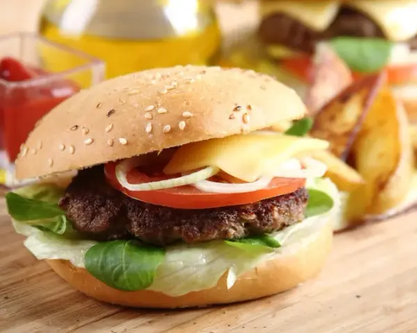 Jak zrobić idealne domowe burgery? Przepis i sekrety mistrza.