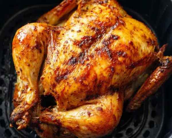 Złocisty, chrupiący kurczak z airfryer, idealny na obiad.