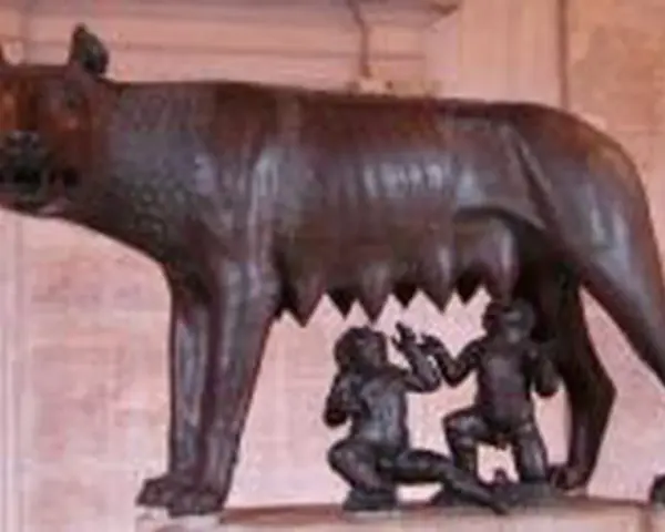 La louve Capitoline, symbole de Rome, nourrit Romulus et Rémus. Une sculpture antique qui raconte la légende fondatrice.
