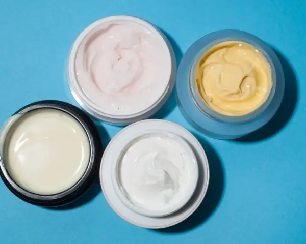 Creme für sehr trockene Gesichtshaut: So finden Sie Ihre Wohlfühlpflege