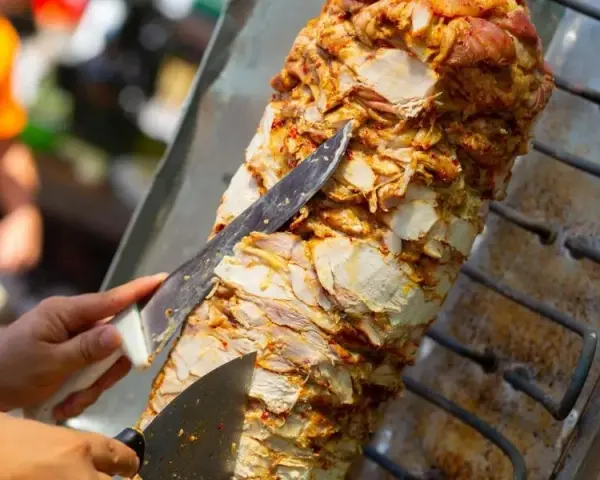 Czy kebab tuczy? Odkryj kalorie i skutki dla wagi