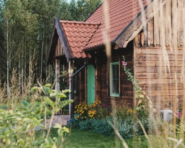 Urokliwe domki nad jeziorem Podlasie - wypoczynek w naturze bez zgiełku