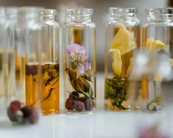 Jak przelać perfumy do atomizera? Poradnik krok po kroku