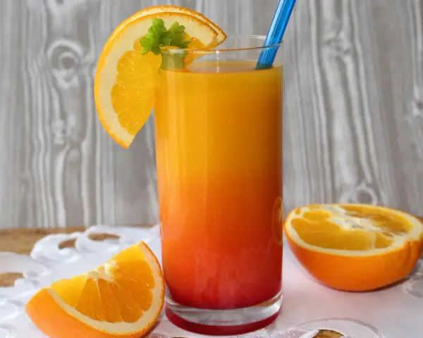 Grenadina: Jak zrobić efektowne drinki? Przepisy i triki!