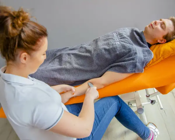 Fizjoterapeuta: Kiedy pomoże i jak wybrać najlepszego specjalistę?