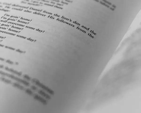 Página de libro con versos repetitivos, como "I'm goin' home!", que ilustran cómo escribir diálogos con emoción y ritmo.