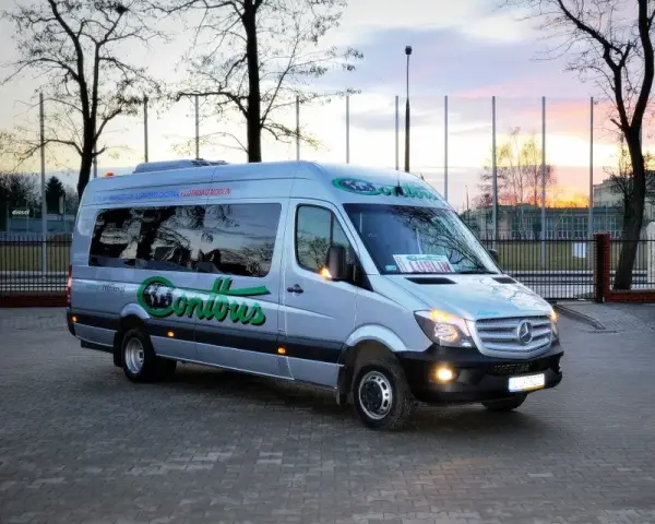 Contbus Warszawa: Dokładne odjazdy z centrum i lotnisk. Sprawdź!